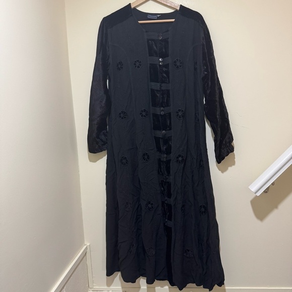 Women’s Vintage 90’s Witchy Velvet Floral Embroidered Button Down Dress 1 Size - Picture 2 of 16